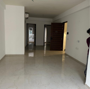 Room in 3 BHK Builder Floor at Smart World Orchard, Sector 61 – for Sale