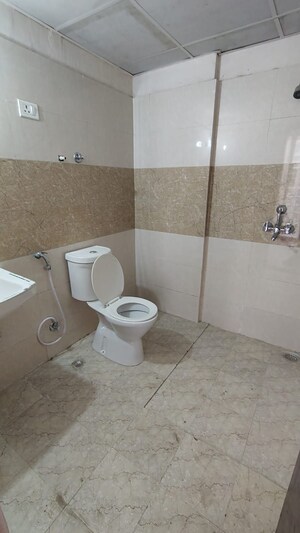 2 BHK Apartment For Rent in Amrapali Golf Homes, Sector 4 Greater Noida