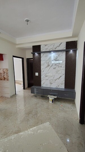 Room in 2 BHK Apartment at Amrapali Golf Homes, Sector 4 Greater Noida – for Rent