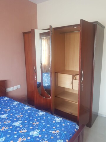 Bedroom in 2 BHK Apartment at Takshila CHS, Andheri East – for Rent