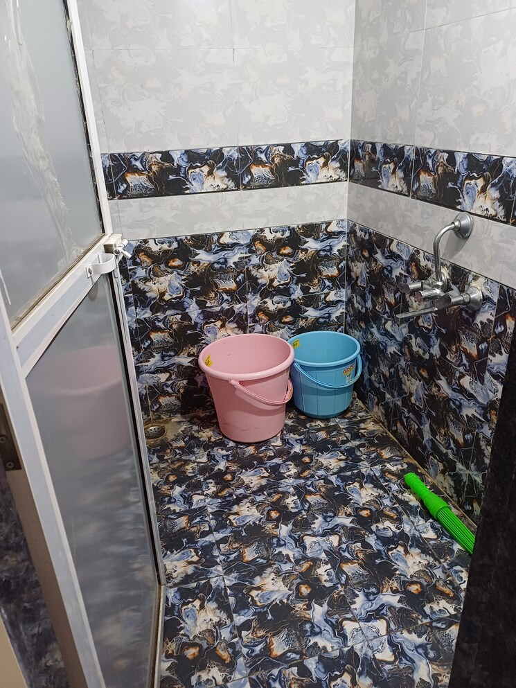 Bathroom, kopar khairane Pg For Girls In Kopar Khairane 9252398