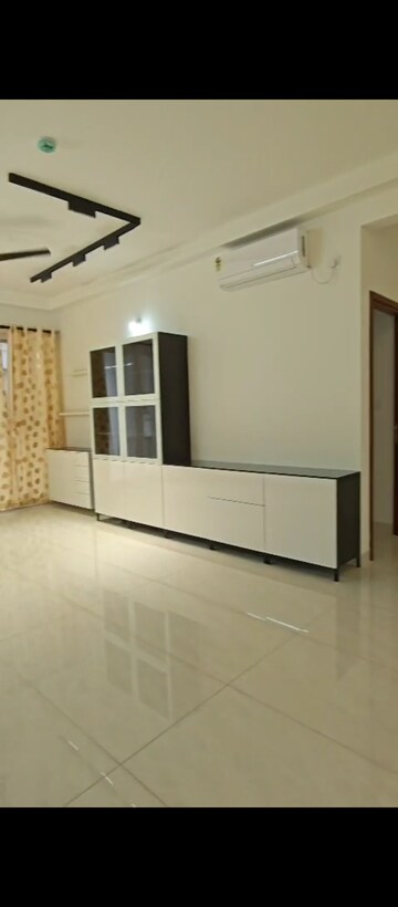 Room in 4 BHK Apartment at Prestige Beverly Hills, Kokapet – for Rent