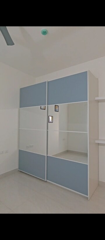 Room in 4 BHK Apartment at Prestige Beverly Hills, Kokapet – for Rent