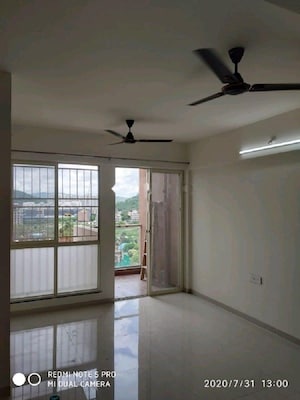 Room in 2 BHK Apartment at Kohinoor Tinsel County, Hinjewadi – for Rent
