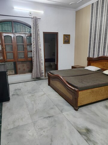 Room in 2 BHK Villa at RWA Apartments Sector 19, Sector 19 – for Rent