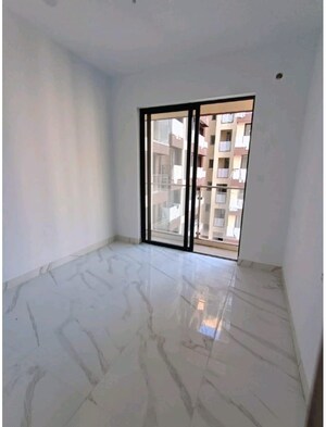 Room in 2 BHK Apartment at Risland The Icon, Dhokali – for Rent