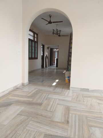 Room in 2 BHK Builder Floor at New Friends Colony – for Rent