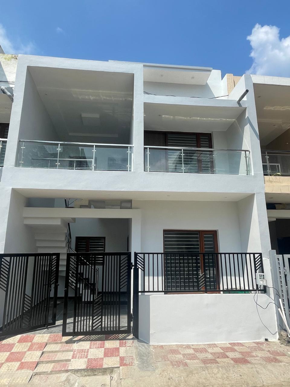 3 BHK + Study Room,Extra Room Independent House For Sale in Sunny Enclave 124