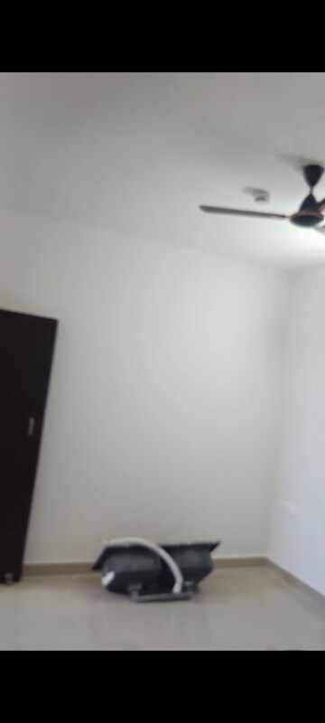 Room in 3 BHK Apartment at Sanchar Nest Palm Valley, Wave City – for Rent