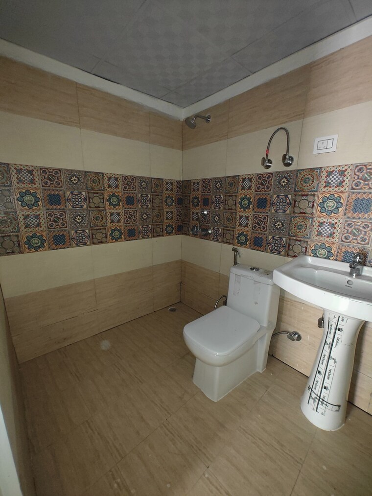 Bathroom, migsun-vilaasa 3 Bedroom 1075 Sq.Ft. Apartment In Eta Ii Greater Noida Greater Noida 9252563