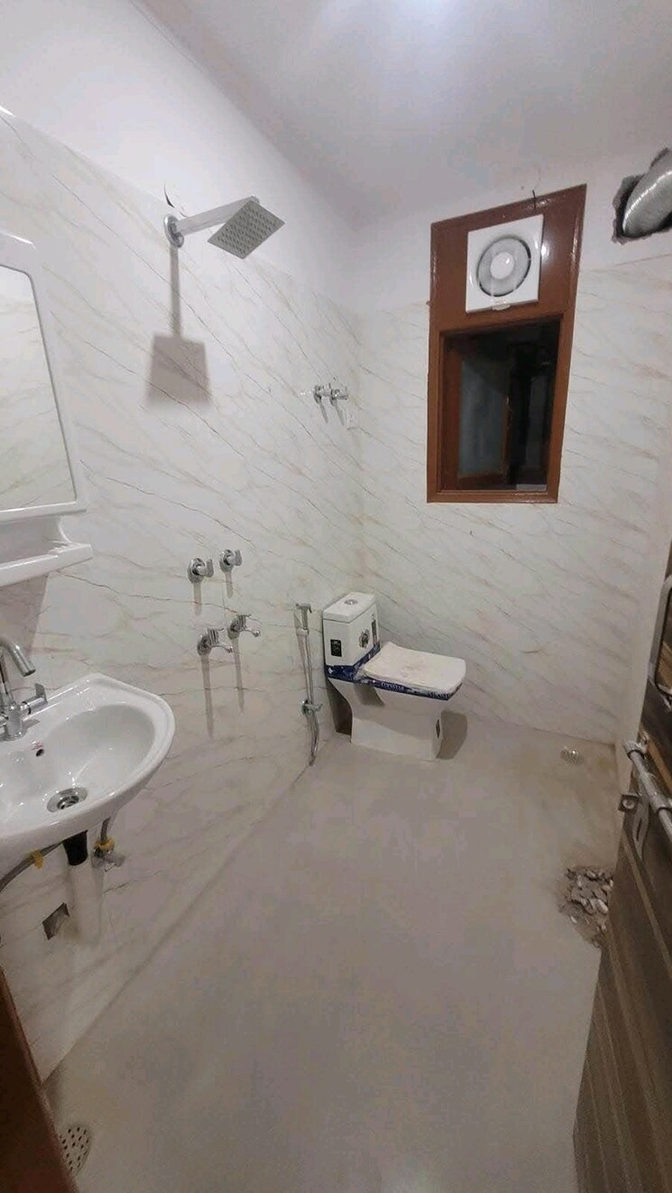 Bathroom, chattarpur 1 Bedroom 500 Sq.Ft. Builder Floor In Chattarpur Delhi 9252581