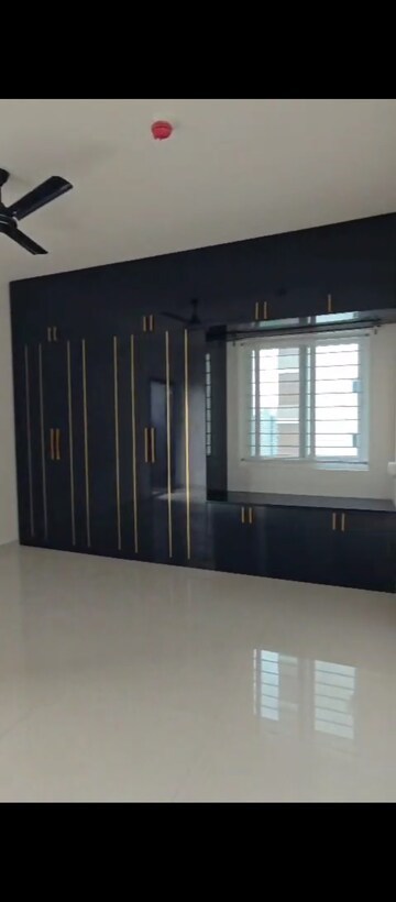 Room in 3 BHK Apartment at Rajapushpa Provincia, Narsingi – for Rent