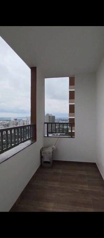 Room in 3 BHK Apartment at Rajapushpa Provincia, Narsingi – for Rent
