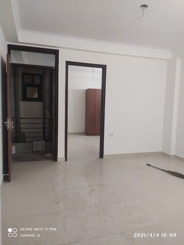 Room in 2 BHK Apartment at Palm Residency Chhatarpur, Chattarpur – for Rent