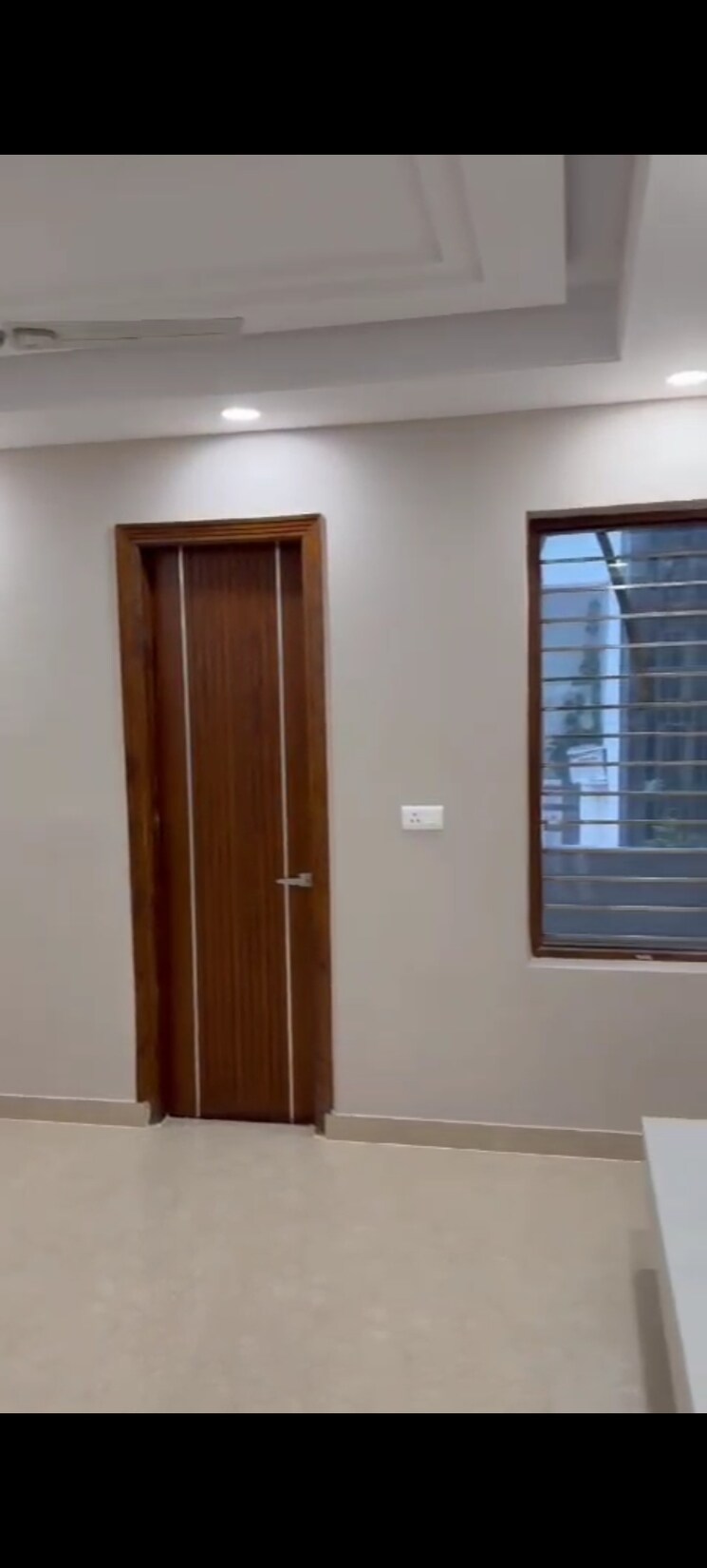 Room, sector 85 4 Bedroom 259 Sq.Yd. Builder Floor In Sector 85 Faridabad 9252632