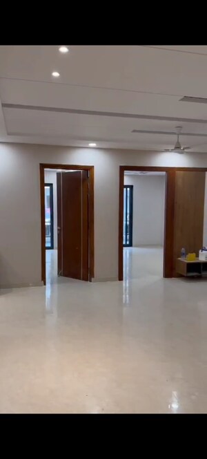 Room in 4 BHK Builder Floor at Sector 85 – for Sale