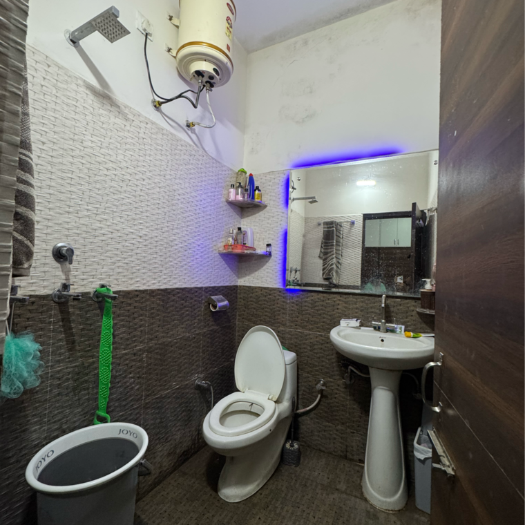 Bathroom, sunny enclave 2 Bedroom 110 Sq.Yd. Builder Floor In Sunny Enclave Mohali 9252656