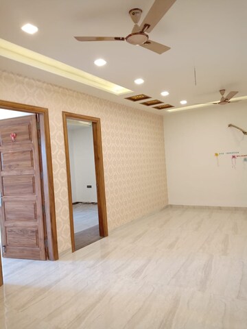 Room in 3 BHK Builder Floor at Fidato Honour Homes, Sector 89 – for Sale