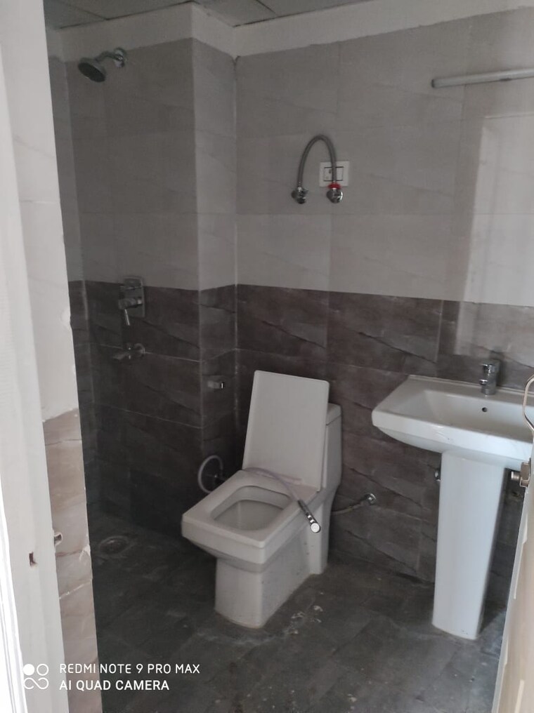 Bathroom, migsun-twinz 2 Bedroom 845 Sq.Ft. Apartment In Eta Ii Greater Noida Greater Noida 9252671