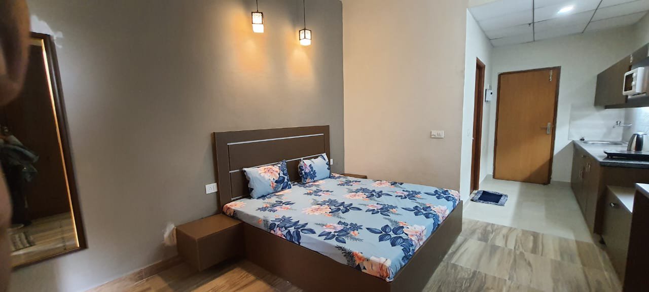 1 RkApartment For Rent in Paramount Golf Forest Studio Apartments - OAK Towe