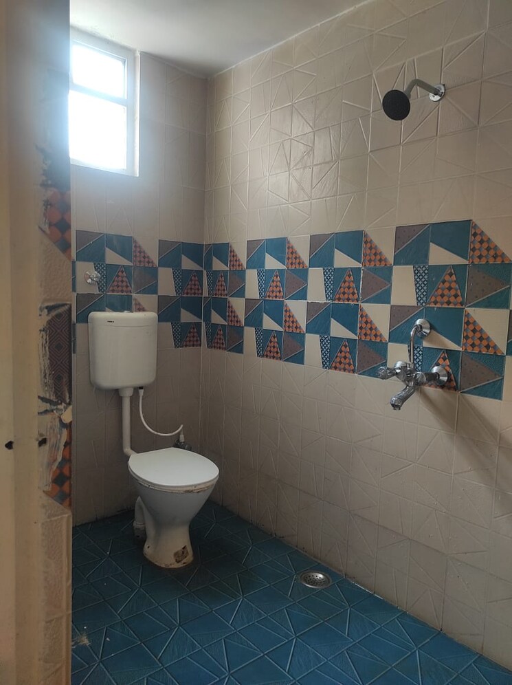Attached Bathroom, bariatu housing colony 3 Bedroom 1500 Sq.Ft. Apartment In Bariatu Housing Colony Ranchi 9252732