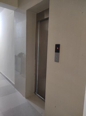 Lift in 3 BHK Apartment at Bariatu Housing Colony – for Sale