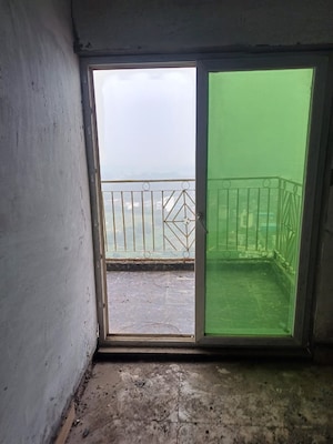 Room in 3 BHK Apartment at Migsun Twinz, Eta Ii Greater Noida – for Sale