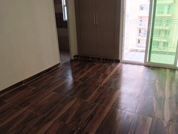 Room in 3 BHK Apartment at Migsun Twinz, Eta Ii Greater Noida – for Sale