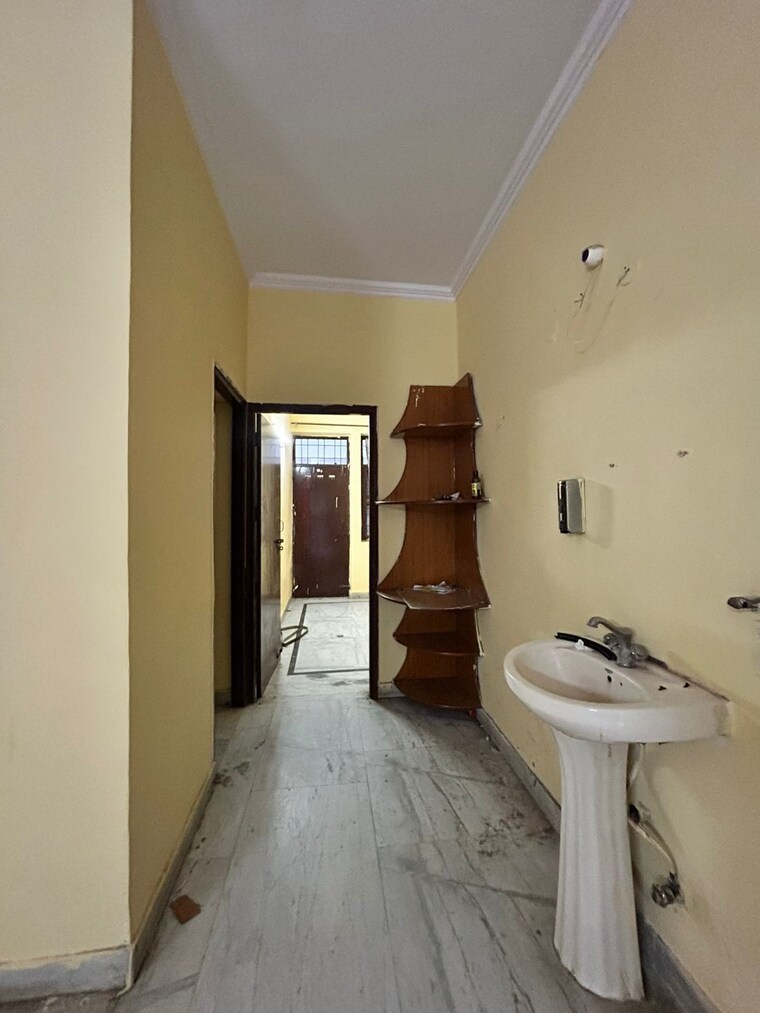 Bathroom, geeta-apartments-dharam-colony 1 Bedroom 450 Sq.Ft. Apartment In Dharam Colony Gurgaon 9252802