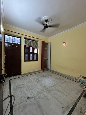 Room in 1 BHK Apartment at Geeta Apartments Dharam Colony, Dharam Colony – for Rent