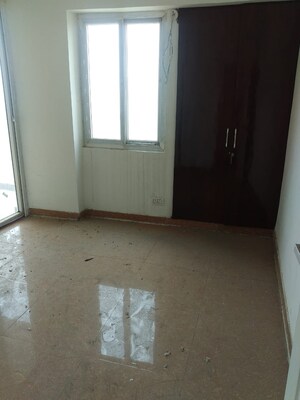 Room in 2 BHK Apartment at Amrapali The Hemisphere, Jaypee Greens – for Rent