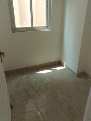 Room in 2 BHK Apartment at Amrapali The Hemisphere, Jaypee Greens – for Rent