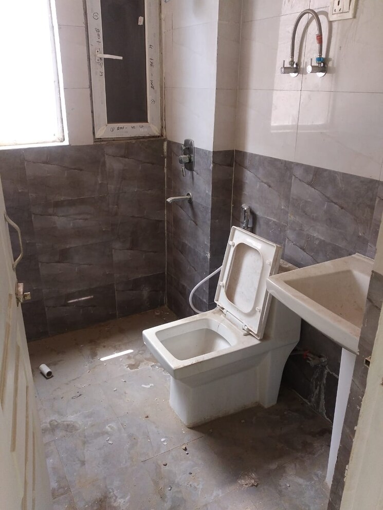 Bathroom, amrapali-the-hemisphere 2 Bedroom 1198 Sq.Ft. Apartment In Jaypee Greens Greater Noida 9252792