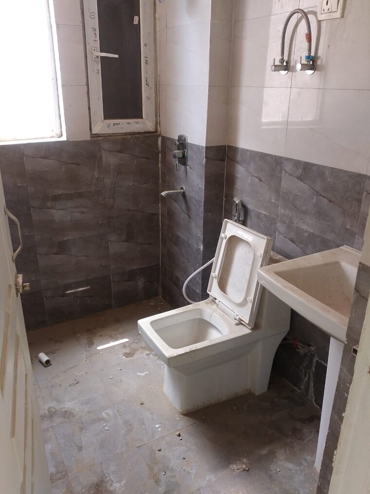Bathroom, amrapali-the-hemisphere 2 Bedroom 1198 Sq.Ft. Apartment In Jaypee Greens Greater Noida 9252792