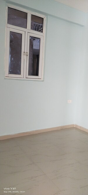 Room in 2.5 BHK Apartment at Mahagun Mywoods, Sector 16c Greater Noida – for Rent