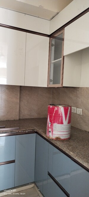 Furnished Amenities in 2.5 BHK Apartment at Mahagun Mywoods, Sector 16c Greater Noida – for Rent