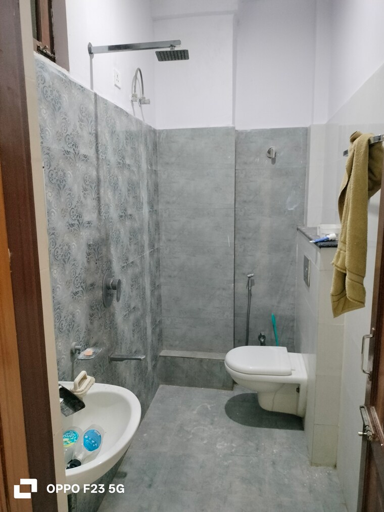 Bathroom, gomti nagar 2 Bedroom 2200 Sq.Ft. Builder Floor In Gomti Nagar Lucknow 9252939