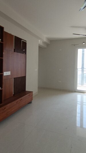 Room in 1 BHK Apartment at Imperia Prideville, Sector 25 Yamuna Expressway – for Rent