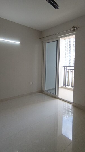 Room in 1 BHK Apartment at Imperia Prideville, Sector 25 Yamuna Expressway – for Rent