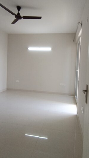 Room in 1 BHK Apartment at Imperia Prideville, Sector 25 Yamuna Expressway – for Rent