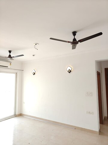 Room in 2 BHK Apartment at Imperia Prideville, Sector 25 Yamuna Expressway – for Rent