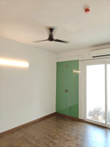 Room in 2 BHK Apartment at Imperia Prideville, Sector 25 Yamuna Expressway – for Rent