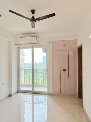 Room in 2 BHK Apartment at Imperia Prideville, Sector 25 Yamuna Expressway – for Rent