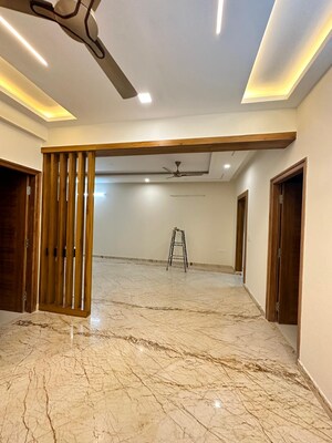 Room in 3 BHK Apartment at Benson Town – for Rent