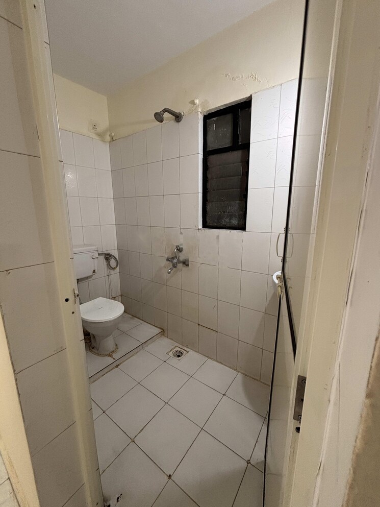 Bathroom, goel-ganga-hill-mist-garden 2 Bedroom 800 Sq.Ft. Apartment In Kondhwa Pune 9253009