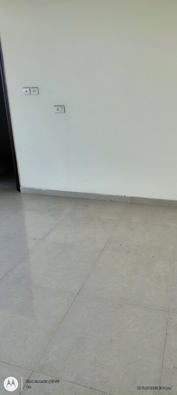 Room in 3 BHK Apartment at Omaxe Residency, Gomti Nagar – for Sale