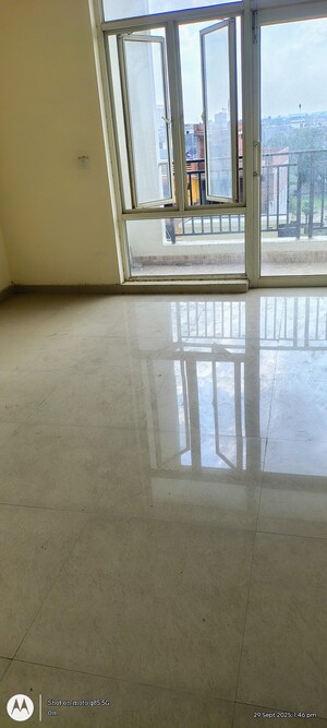 Room in 3 BHK Apartment at Omaxe Residency, Gomti Nagar – for Sale