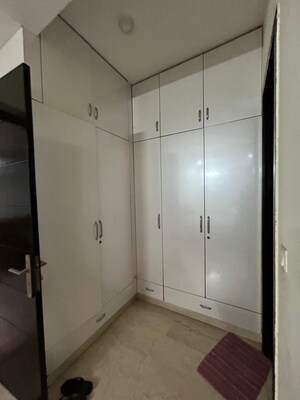 Furnished Amenities in 3 BHK Apartment at Ansal Plaza Sector-23, Sector 23 – for Rent