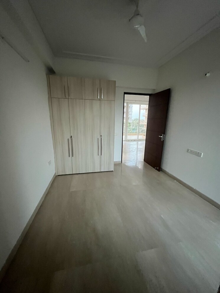 Room, ansal-plaza-sector-23 3 Bedroom 1991 Sq.Ft. Apartment In Sector 23 Gurgaon 9253045