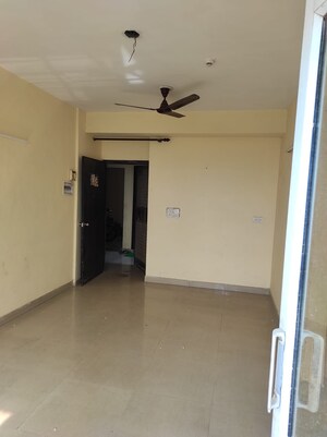 Room in 2 BHK Apartment at Supertech Czar Suites, Omicron I Greater Noida – for Rent